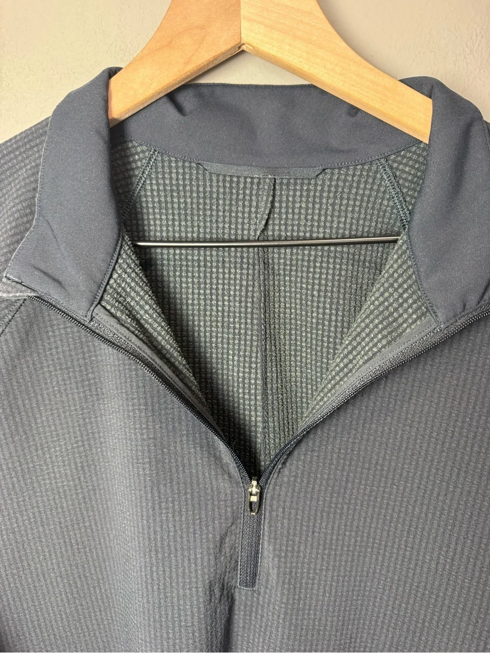 Lululemon Men's Lightweight Quarter Zip Jacket
